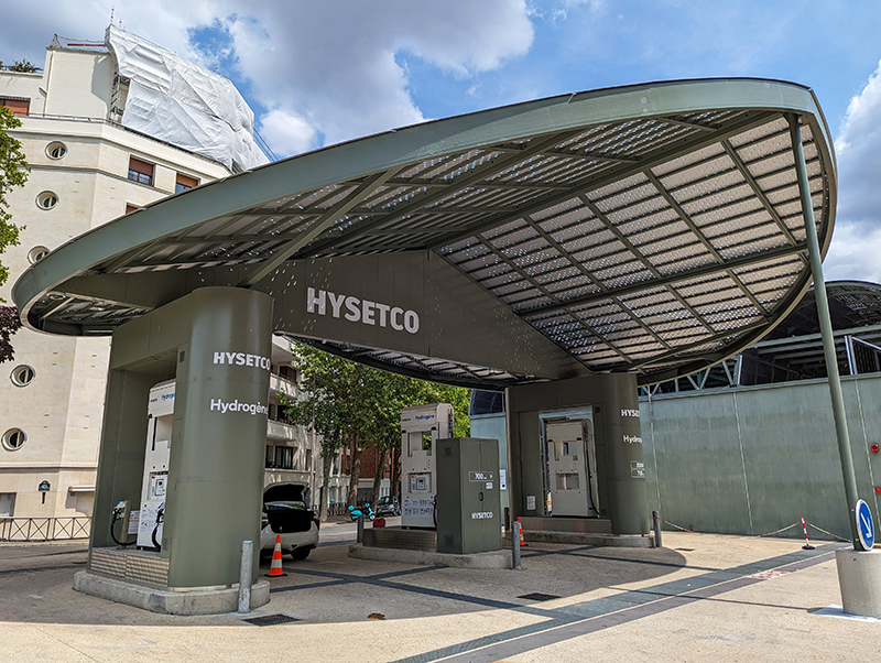 Paris, France - 30 juin 2023: Station hydrogène de l'entreprise - Crédit: HJBC-AdobeStock