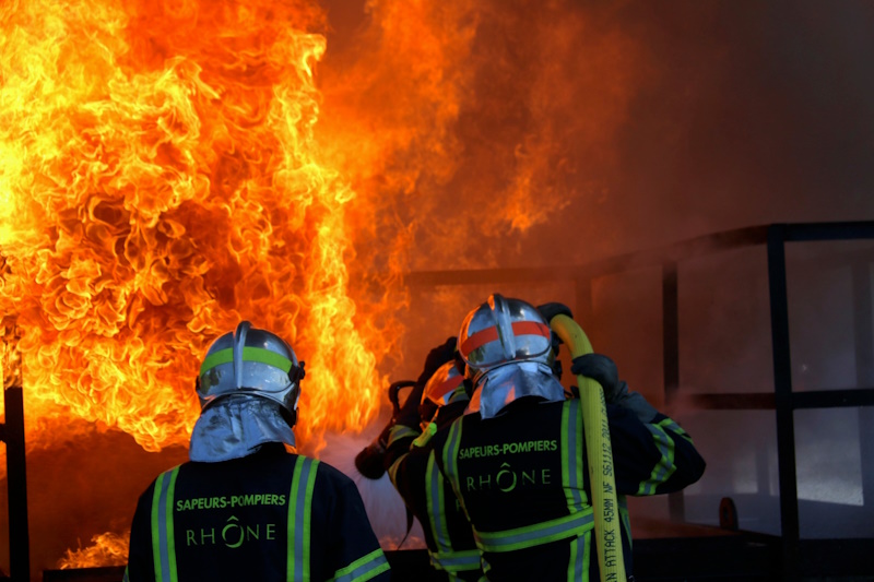 Exposition des sapeurs-pompiers aux cancers professionnels-Crédit: Mathieu-AdobeStock
