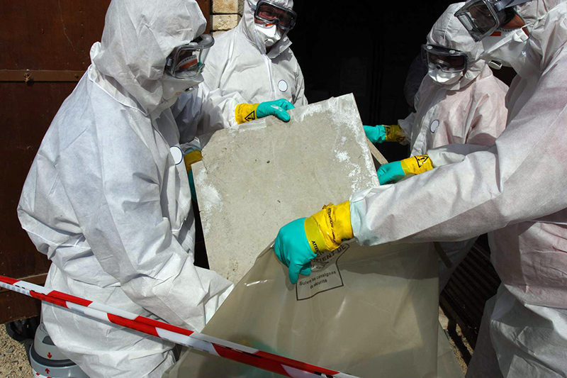 Un arrêté du 1er juillet 2024 est venu préciser les critères de certification des diagnostiqueurs et organismes de formation relatifs à l’amiante ©Bernard MAURIN/Fotolia