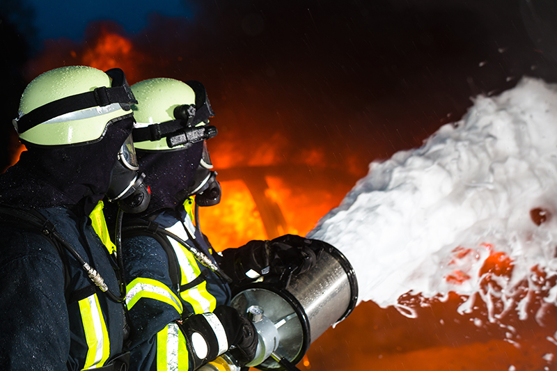 Un règlement du 19 septembre 2024 est venu apporter de nouvelles restrictions sur les mousses anti-incendie ©Kzenon/AdobeStock