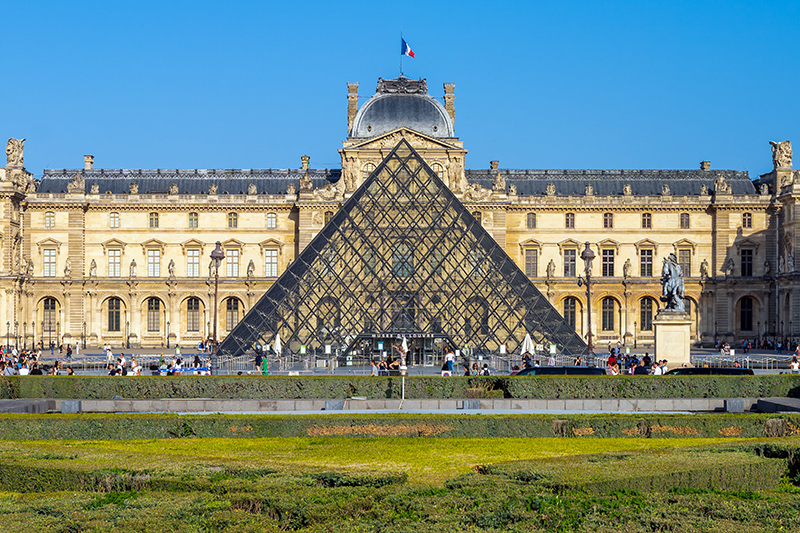 Musée du Louvre ©Wikimedia commons – Maksim Sokolov (maxergon.com) Musée du Louvre ©Wikimedia commons - Maksim Sokolov (maxergon.com)