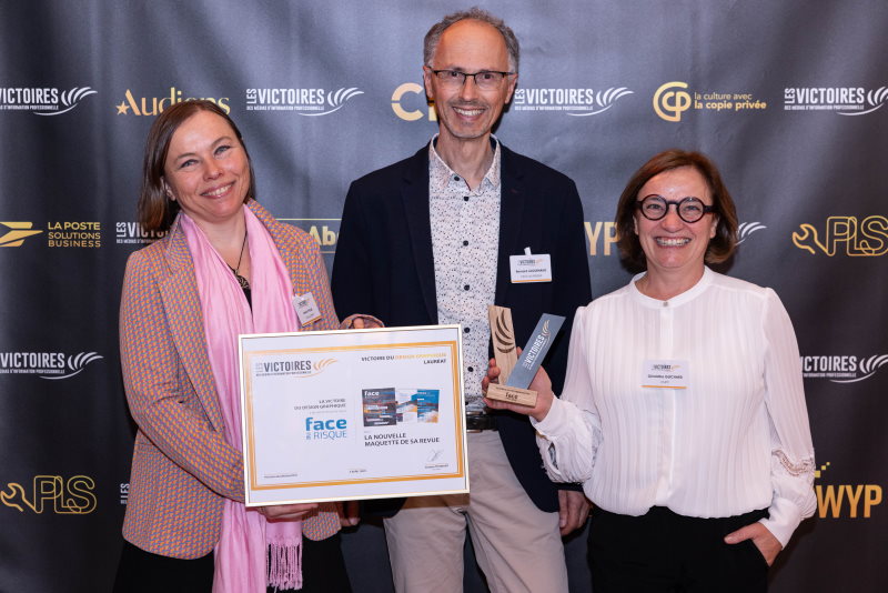 De gauche à droite : Anita Pytlak, directrice artistique de Polka Spirit ; Bernard Jaguenaud, rédacteur en chef de Face au Risque ; Géraldine Guichard, directrice adjointe de la rédaction de Face au Risque. Crédit : Wlad Simitch Shooot De gauche à droite : Anita Pytlak, directrice artistique de Polka Spirit ; Bernard Jaguenaud, rédacteur en chef de Face au Risque ; Géraldine Guichard, directrice adjointe de la rédaction de Face au Risque. Crédit : Wlad Simitch Shooot