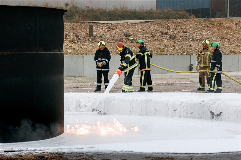 Extinction à l'aide d'émulseur. Crédit : Gesip 2022