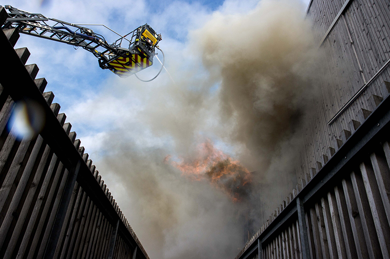 L’incendie aura donné du fil à retordre aux pompiers pendant près de 24 heures © Sdis 17 L’incendie aura donné du fil à retordre aux pompiers pendant près de 24 heures © Sdis 17