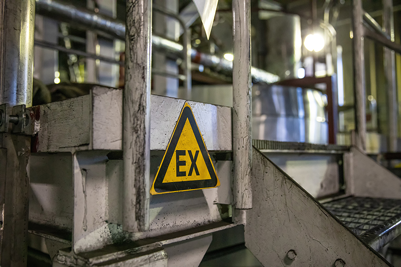Risques d'explosion en zone ATEX, comprendre et prévenir efficacement © Maria/AdobeStock