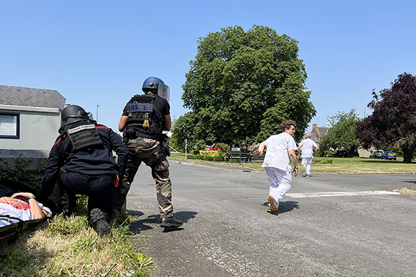Exercice attentat organisé au CH de l’Estran avec la gendarmerie et les sapeurs-pompiers © CH de l’Estran Exercice attentat organisé au CH de l’Estran avec la gendarmerie et les sapeurs-pompiers © CH de l’Estran