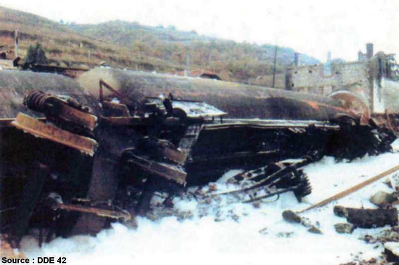 Le déraillement d’un train d’hydrocarbures est survenu le lundi 3 décembre 1990 à Chavanay, dans la Loire © DDE 42 fiche Aria 2438 Le déraillement d'un train d'hydrocarbures est survenu le lundi 3 décembre 1990 à Chavanay, dans la Loire © DDE 42 fiche Aria 2438