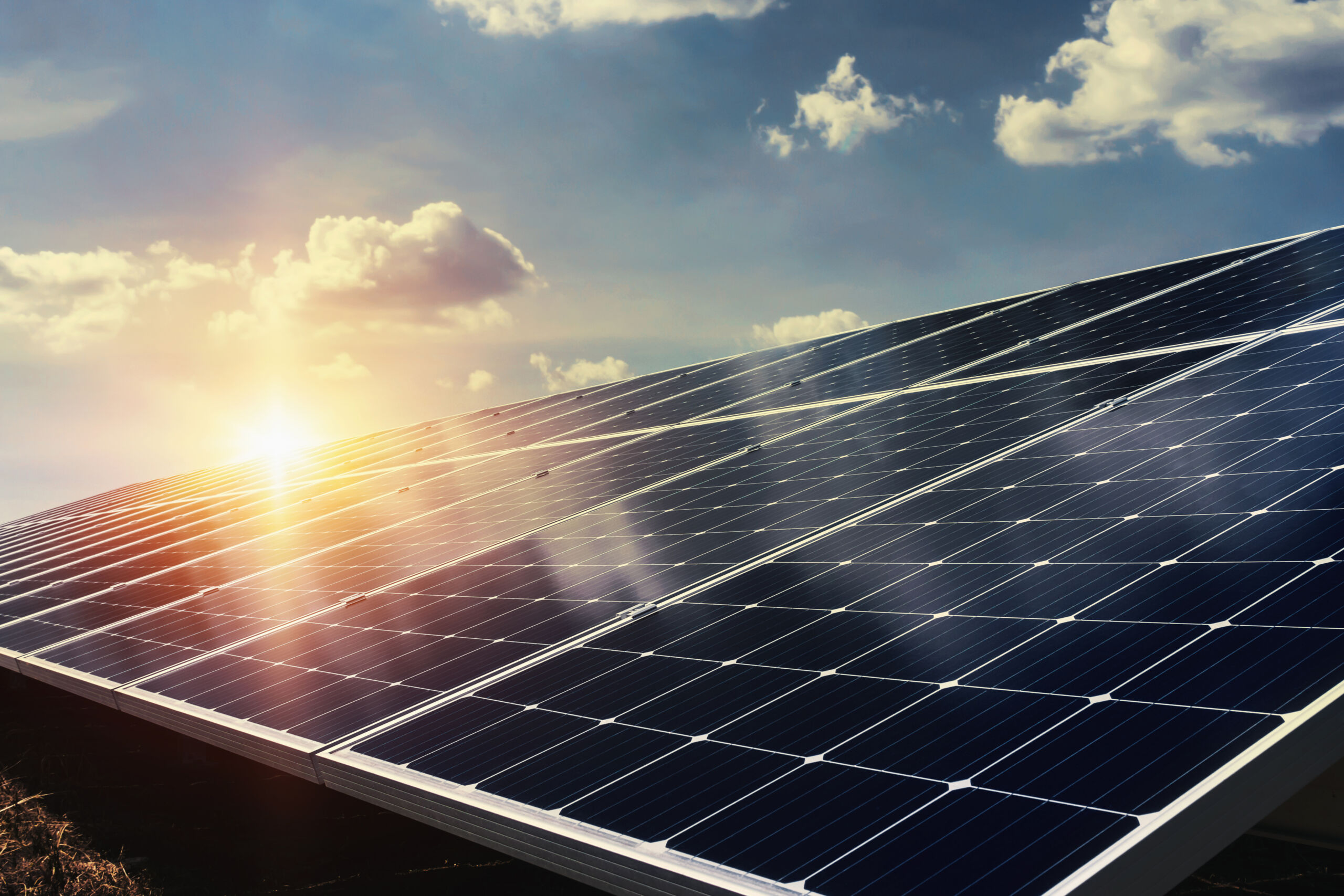 Le solaire photovoltaïque : principe de fonctionnement et production. Crédit : Levelyday12-Adobestock Le solaire photovoltaïque : principe de fonctionnement et production. Crédit : Levelyday12-Adobestock
