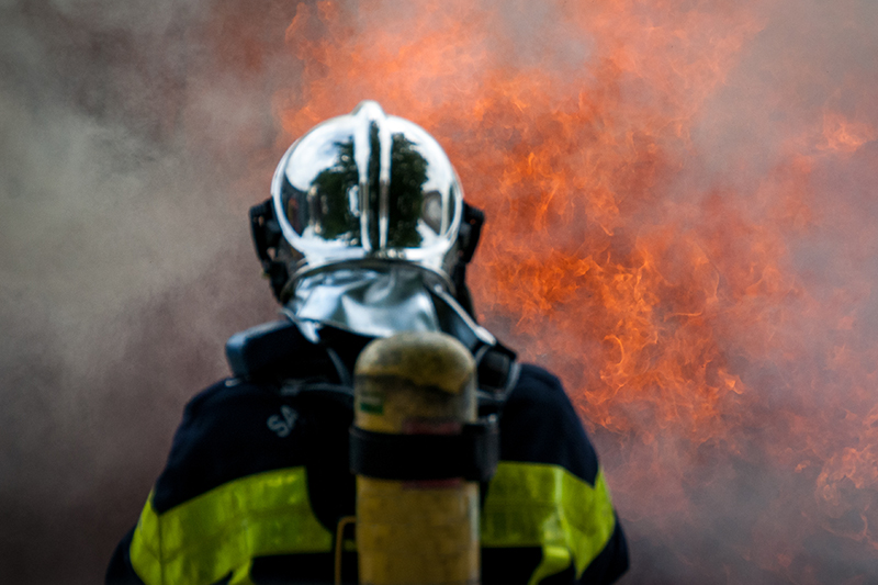 Backdraft et flash-over, caractéristiques et différences © Robert Brown/iStock