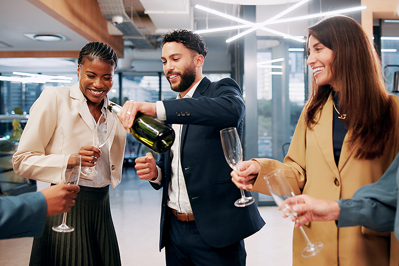 Faut-il généraliser l’interdiction de l’alcool au travail ? © peopleimages.com/AdobeStock Faut-il généraliser l’interdiction de l’alcool au travail ? © peopleimages.com/AdobeStock