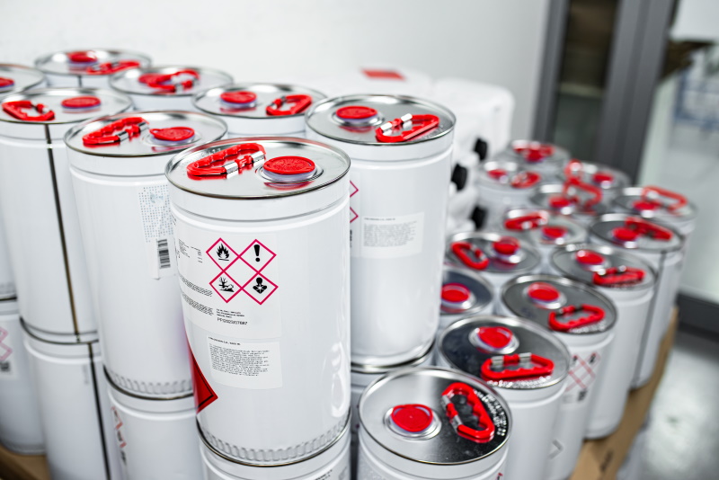 Agents CMR : définitions. Crédit : Forance/AdobeStock Bidon produits chimiques CMR