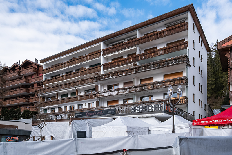 Bar Le Constellation à Crans-Montana en Suisse – 2 janvier 2026 – Crédit : David chrétien/Wikimedia Bar Le Constellation à Crans-Montana en Suisse - 2 janvier 2026 - Crédit : David chrétien/Wikimedia