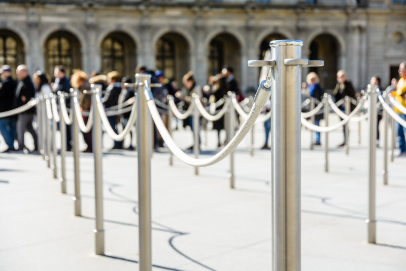 Après le vol spectaculaire au Louvre d'octobre 2025, la sûreté des musées de France est remise en question. Credit Olrat AdobeStock