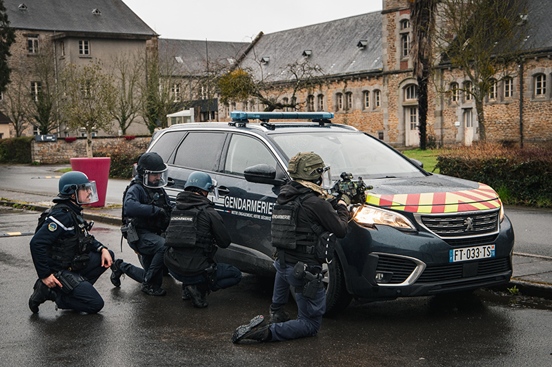 Première équipe de gendarmerie de Pontorson arrivant sur les lieux, équipée en niveau 2 © Nicolas Trochon et Cassandre Lemoine/CH de l’Estran Première équipe de gendarmerie de Pontorson arrivant sur les lieux, équipée en niveau 2 © Nicolas Trochon et Cassandre Lemoine/CH de l’Estran